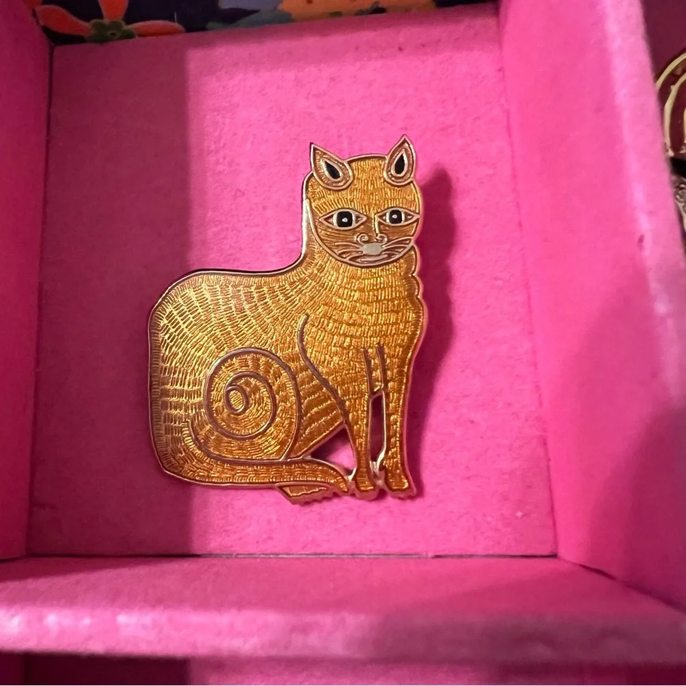 Fish & Crown Cloisonné Cat Pin Brooch VTG Gold Tone Tabby Signed